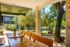 Wunderschönes Ferienhaus In Pomer Mit Garten